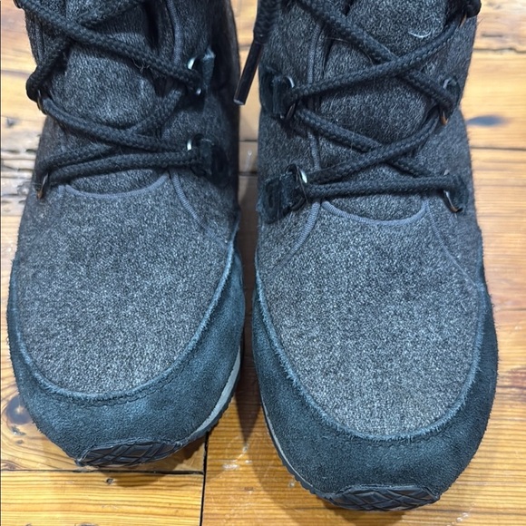 LL Bean Black Lace-Up Winter Boots with Fur Lining size 9 ID 299782 - Picture 8 of 11